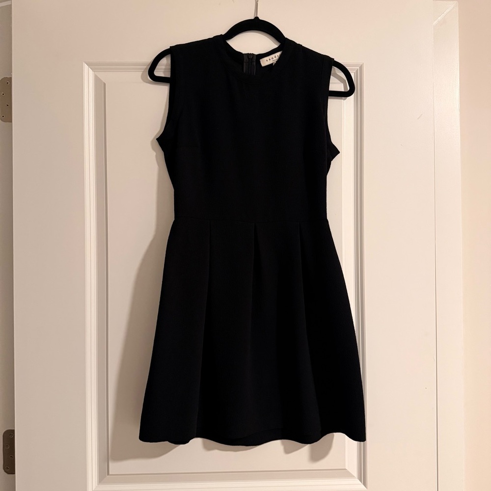 Elegant Black Sleeveless Dress